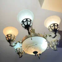 دو عدد لوستر و دیوارکوب