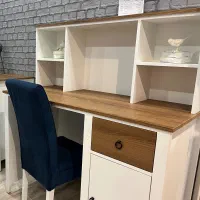 میز تحریر نوجوان