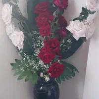 ۲۵ شاخه گل رز مصنوعی با گلدان شیشه ای