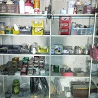 قفسه آهنی و پیچ مهره ای