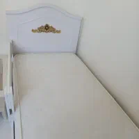 تخت و کمد