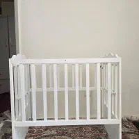 تخت کنار مادر