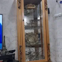 ویترین چوبی طلایی