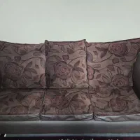 مبلمان ۷ نفره راحتی.یک ۳ نفره یک ۲ نفره و دو ۱نفره