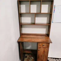 میز تحریر و کتابخانه