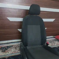یک عدد صندلی خلبانی سمت شاگرد