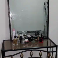 اینه ومیز فلزی