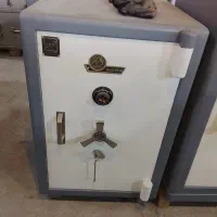 گاوصندوق‌ ارتفاع ۱۱۰ عرض ۷۵ عمق‌۷۵