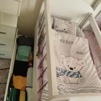 تخت کنار مادر گهواره شو