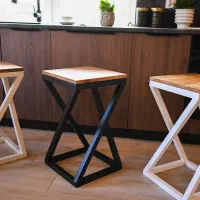 Table  اپنی  و نشیمن