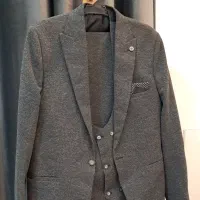 کت‌وشلوار خاکستری مردانه با جلیقه ،در حد نو