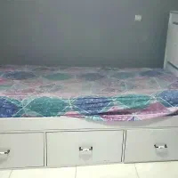فروش تخت خواب یک نفره و صندلی کامپیوتر