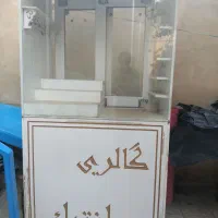 ویترین بدلیجات و لوازم آرایشی