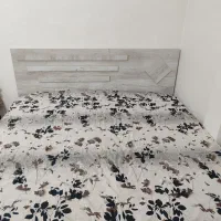 تخت‌ دونفره‌ رنگ‌ استخوانی