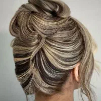 میکاپ و شنیون درجه یک با قیمت دلی و مواد درجه یک