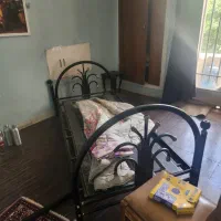 تخت فلزی