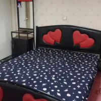 تخت خواب دو نفره با آینه و پا تختی و ...