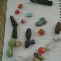 فروش سنگهای عتیقه جفت و یک پلاک شیروخورشید