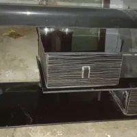 میز تلویزیون شیشه‌ای