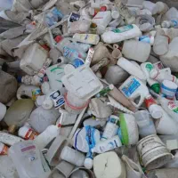 کارگر ضایعات چهار رنگ