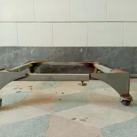 سه عدد چهار پایه زیر یخچال