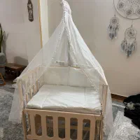 تخت کنار مادر