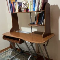 میز کامپیوتر و کتابخانه