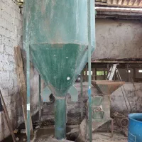 آسیاب میکسر۲ تن و دو عدد بالابر ۶ متری