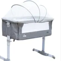 گهواره وتخت کنار مادر ویرا