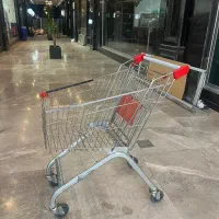 تعدادی چرخ فروشگاه