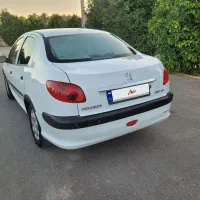 ۲۰۶ مدل V8