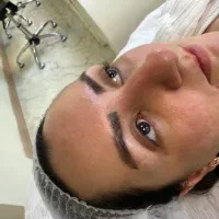 خوشرنگ کردن ابروهای تیره در یک جلسه