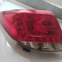 چراغ عقب روی گلگیر چپ دنا