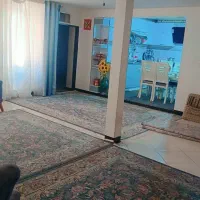 خانه  دوطبقه که  همکف . جعفری 135متر پارکینگ دارد