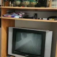 تلویزیون و کمد