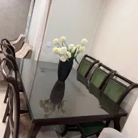 میز ناهارخوری سالم و‌تمیز