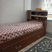 تخت همراه با میز