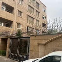 دزدگیر روی دیوار خانه  حیاط باغ اهنی