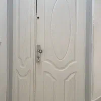 در ورودی منزل