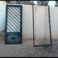 درب آهنی سنگین با چهارچوب برای در طلافروشی بوده