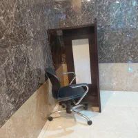 میز کار   در حد نو رنگ قهوه ای  قیمت ۱۰۰۰۰۰ تومان