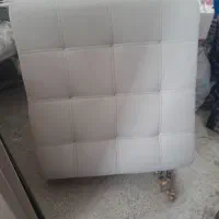 فروش یک میزچرم زیبا