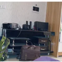 میره زیر تلویزیونی شیشه‌ای نو