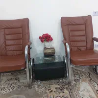 صندلی اداری چرمvip بهمراه میز