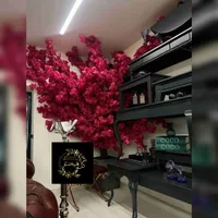 اجرا کننده درختچه شکوفه مصنوعی روی دیوار|گل مصنوعی|تهران, بازار|دیوار