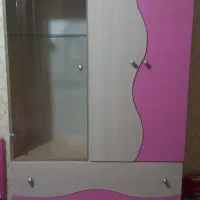 تخت وکمد صورتی