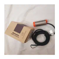 سنسور و رله و تعدادی قطعات اتوماسیون صنعتی