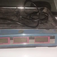 ترازو ۴۰ کیلویی و یک ترازوی قدیمی یک کیلویی