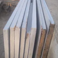 تعدادی درب چوبی وتخته