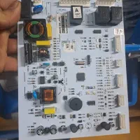 خانم مونتاژ کار الکترونیک
